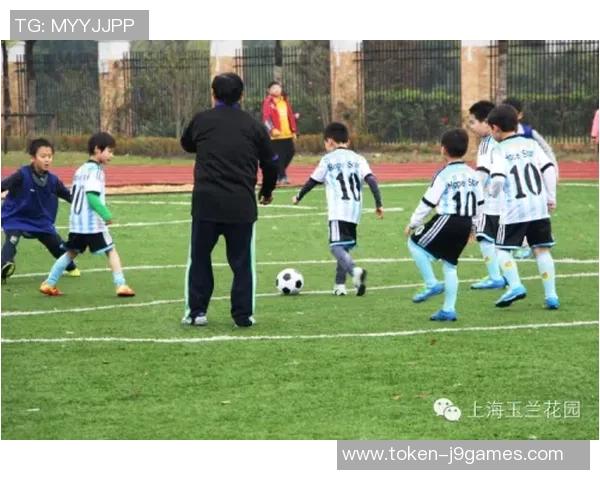 足球宝贝千钰微盘带你领略足球魅力与青春活力的完美结合